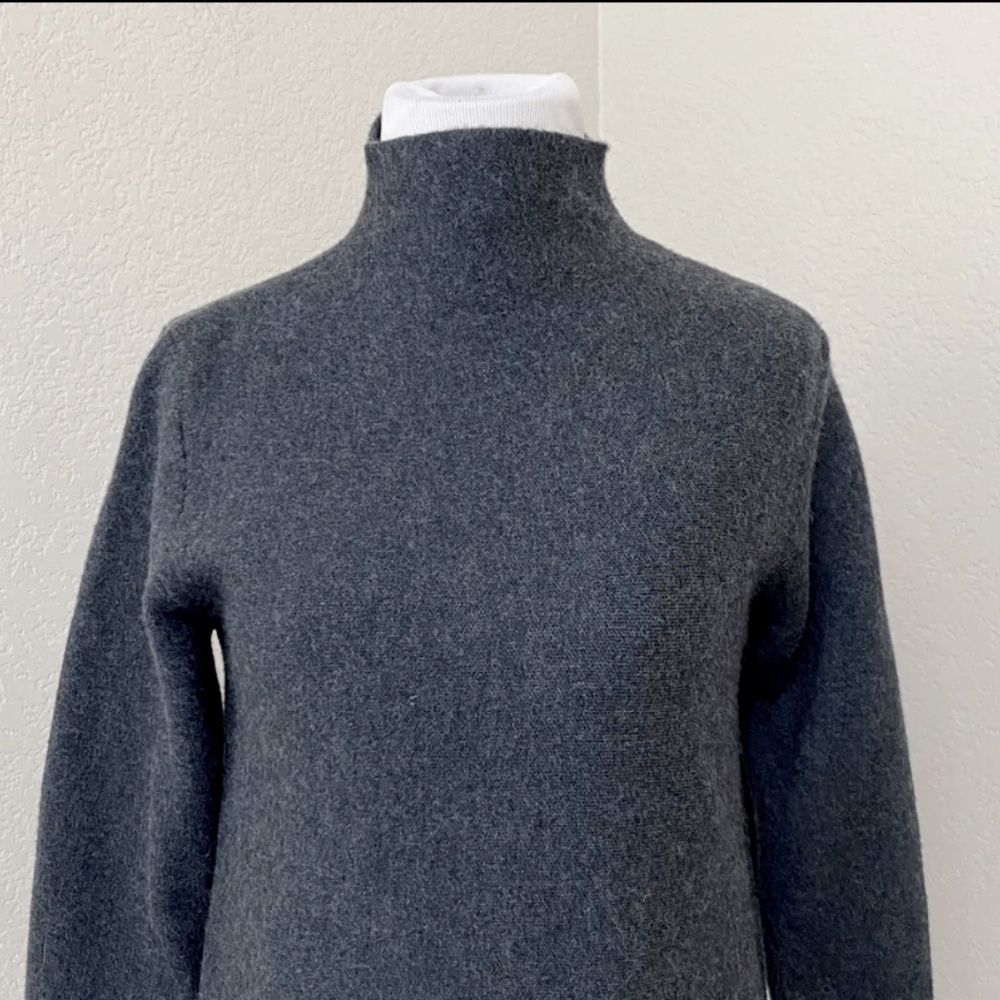 Tahari Sweater Size Small Gray Soft Zipper Detail High Neck - Picture 2 of 5